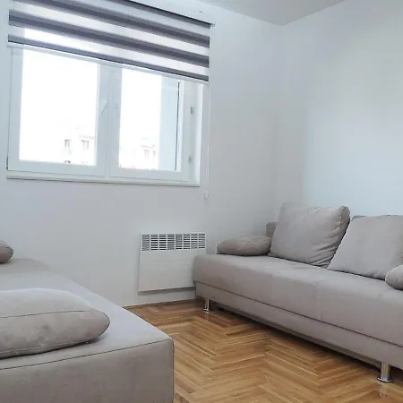 Apartman Kum *